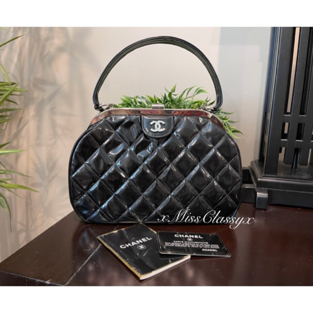 ✨Absolutely Stunning Extremely Rare & Hard to find Vintage CHANEL CC Logo Bag